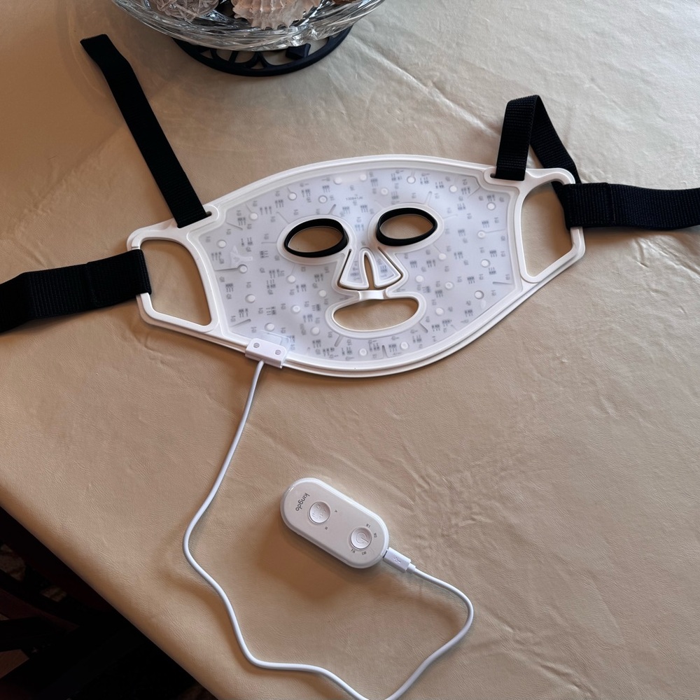 White LED Face Mask - Picture 7 of 8